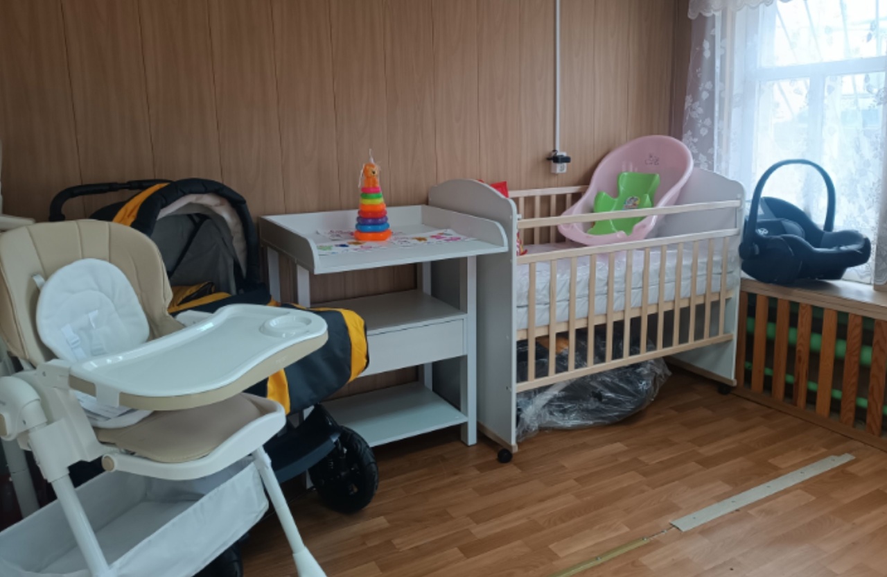 Пункт проката предметов первой необходимости для новорожденного ребенка продолжает функционировать на базе комплексного центра Тарногского района.