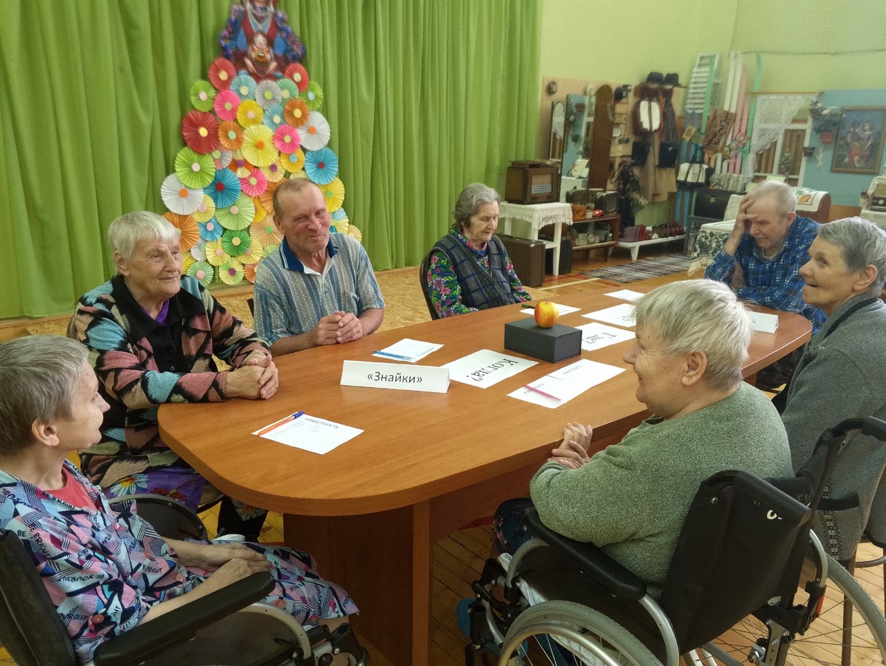 Сегодня в стационарном отделении для граждан пожилого возраста и инвалидов прошла интеллектуальная конкурсная игра "Что? Где? Когда?"