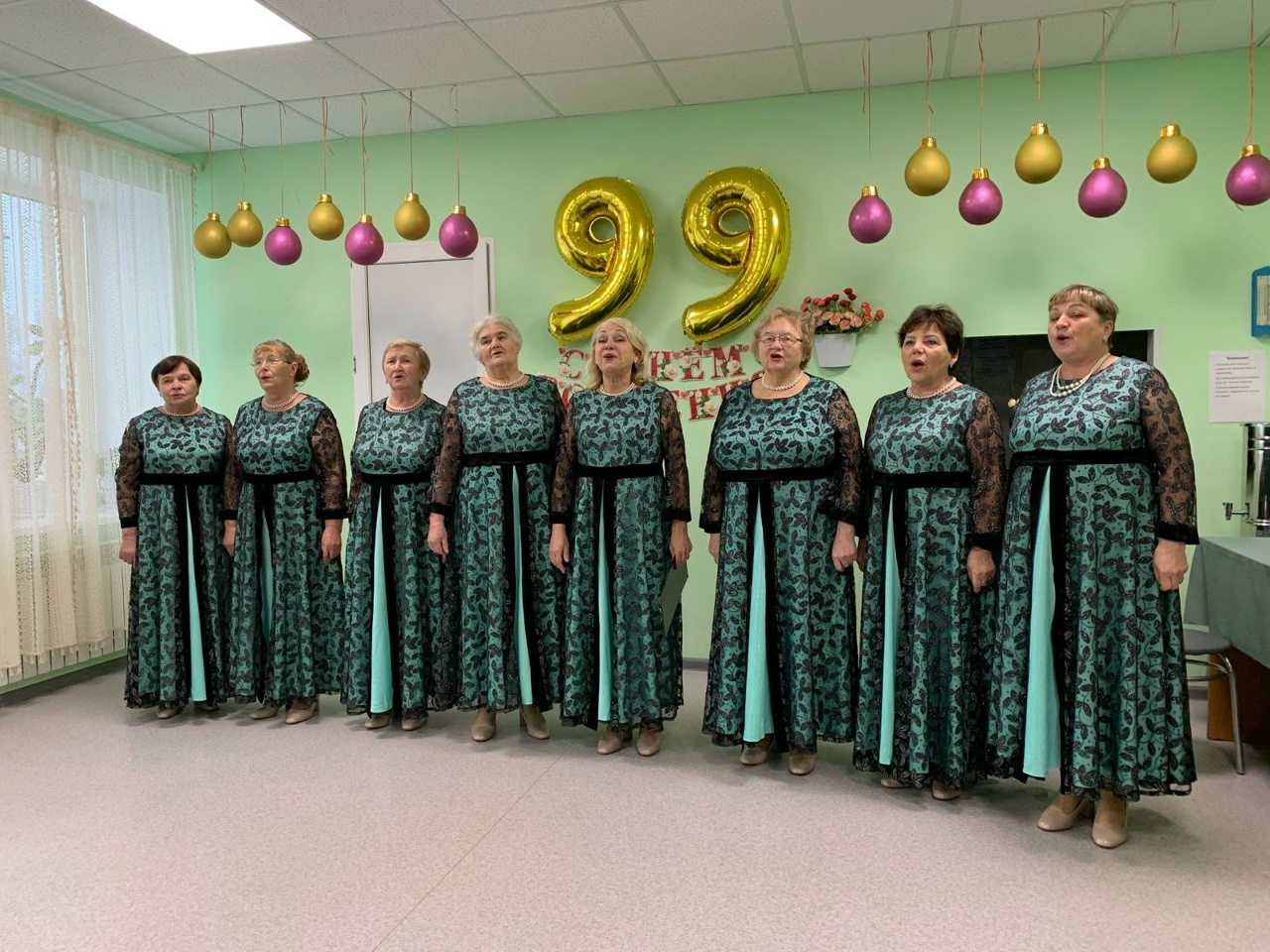 В стационарном отделении для граждан пожилого возраста и инвалидов прошла концертная программа ко дню матери.