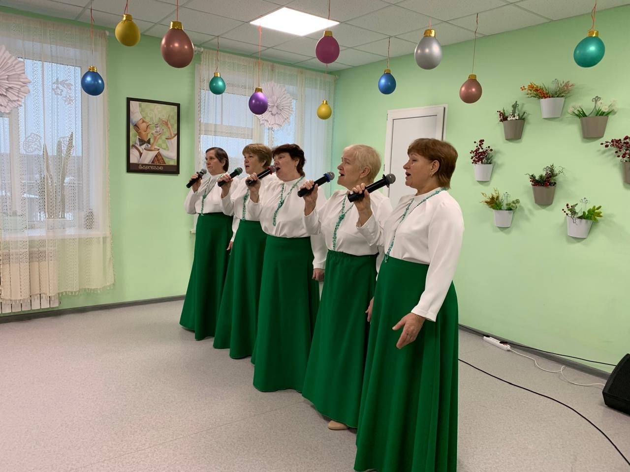  Сегодня в рамках декады инвалидов в стационарном отделении для граждан пожилого возраста и инвалидов состоялся замечательный концерт «От всей души с любовью и поклоном».