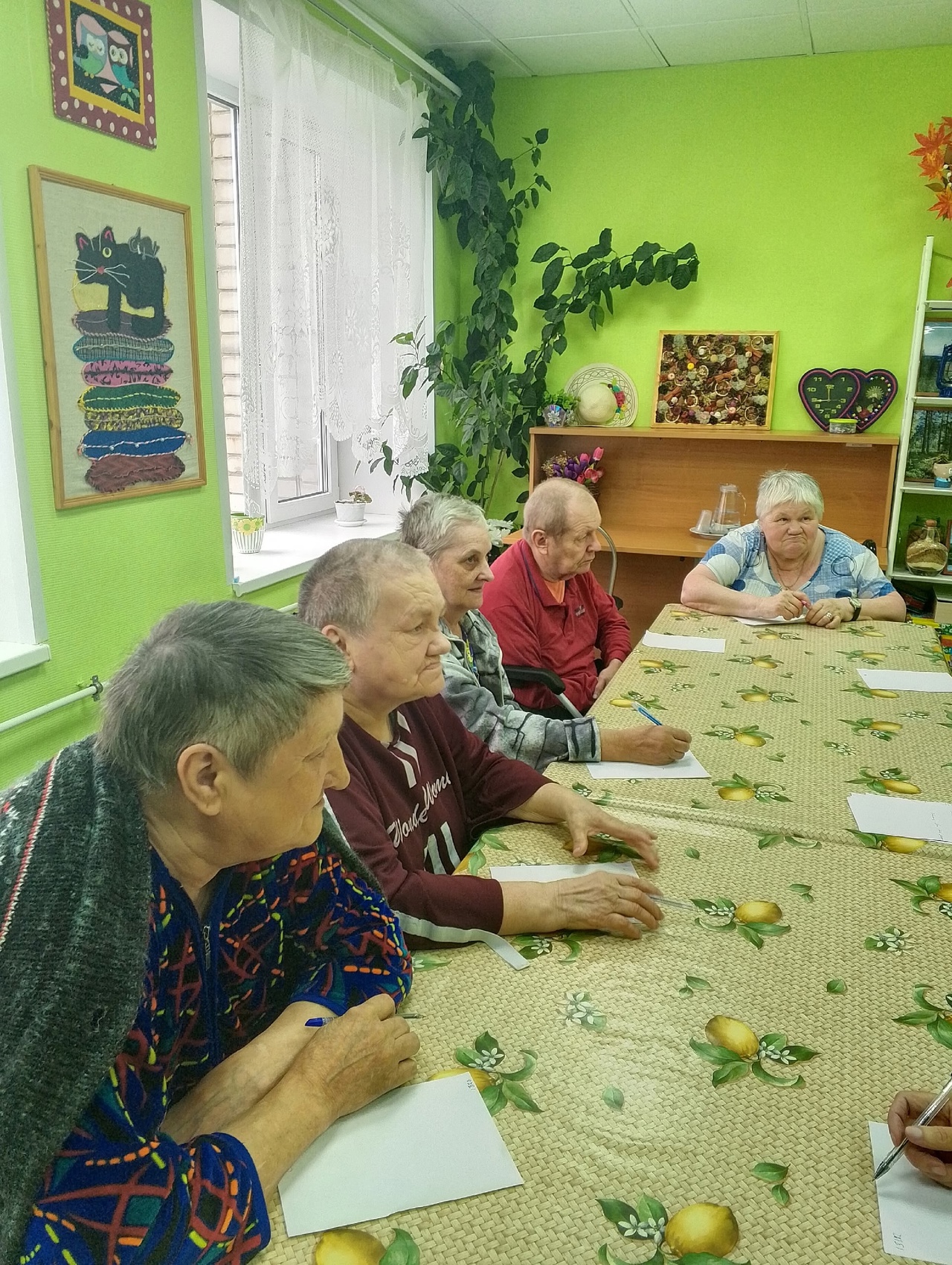 "День дружбы и единения славян" отметили в стационарном отделении для граждан пожилого возраста и инвалидов. Этот праздник символизирует общие корни и культурное наследие славянских народов.