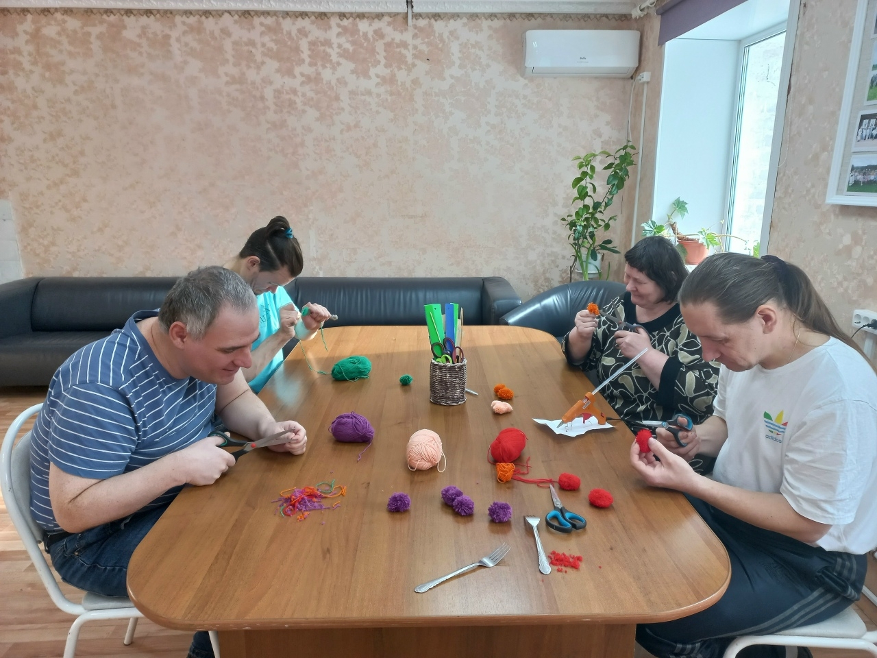 Всегда приятно на праздник получать и дарить подарки, особенно если они сделаны своими руками.