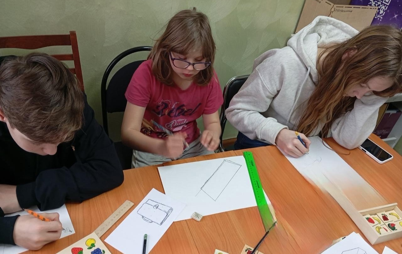 В преддверии 80-летия Великой Победы и в связи с 90-летием Альберта Анатольевича Лиханова дети замещающих семей участвуют в конкурсе «Читаем Альберта Лиханова: книги о совести и доброте».