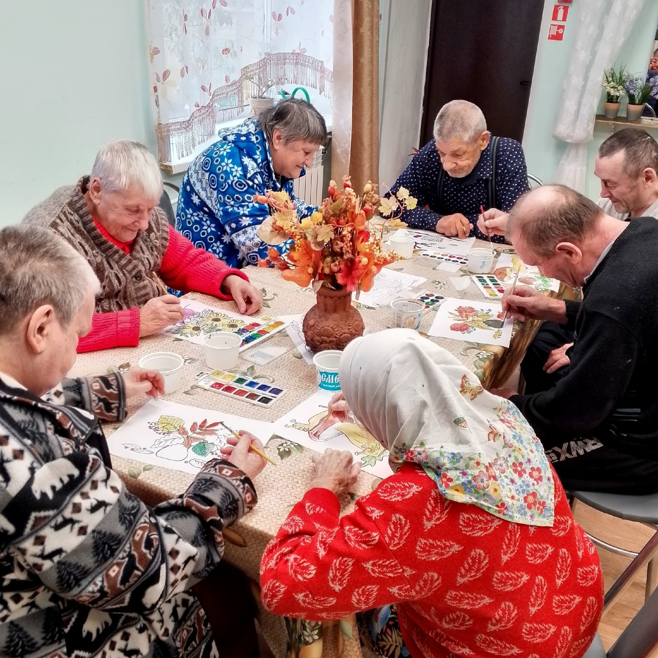 В стационарном отделении для граждан пожилого возраста и инвалидов прошло занятие по арт-терапии.