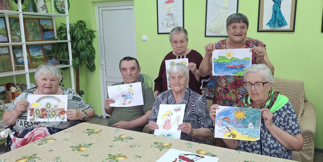 В стационарном отделении для граждан пожилого возраста и инвалидов прошло занятие " Краски лета"