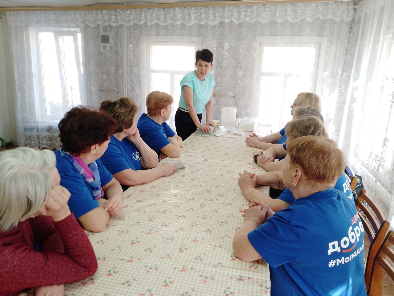 16 апреля руководитель Верхнеспасского филиала Центра активного долголетия "Забота" Бакшеева Ирина Николаевна провела мастер - класс для "серебряных" волонтеров 