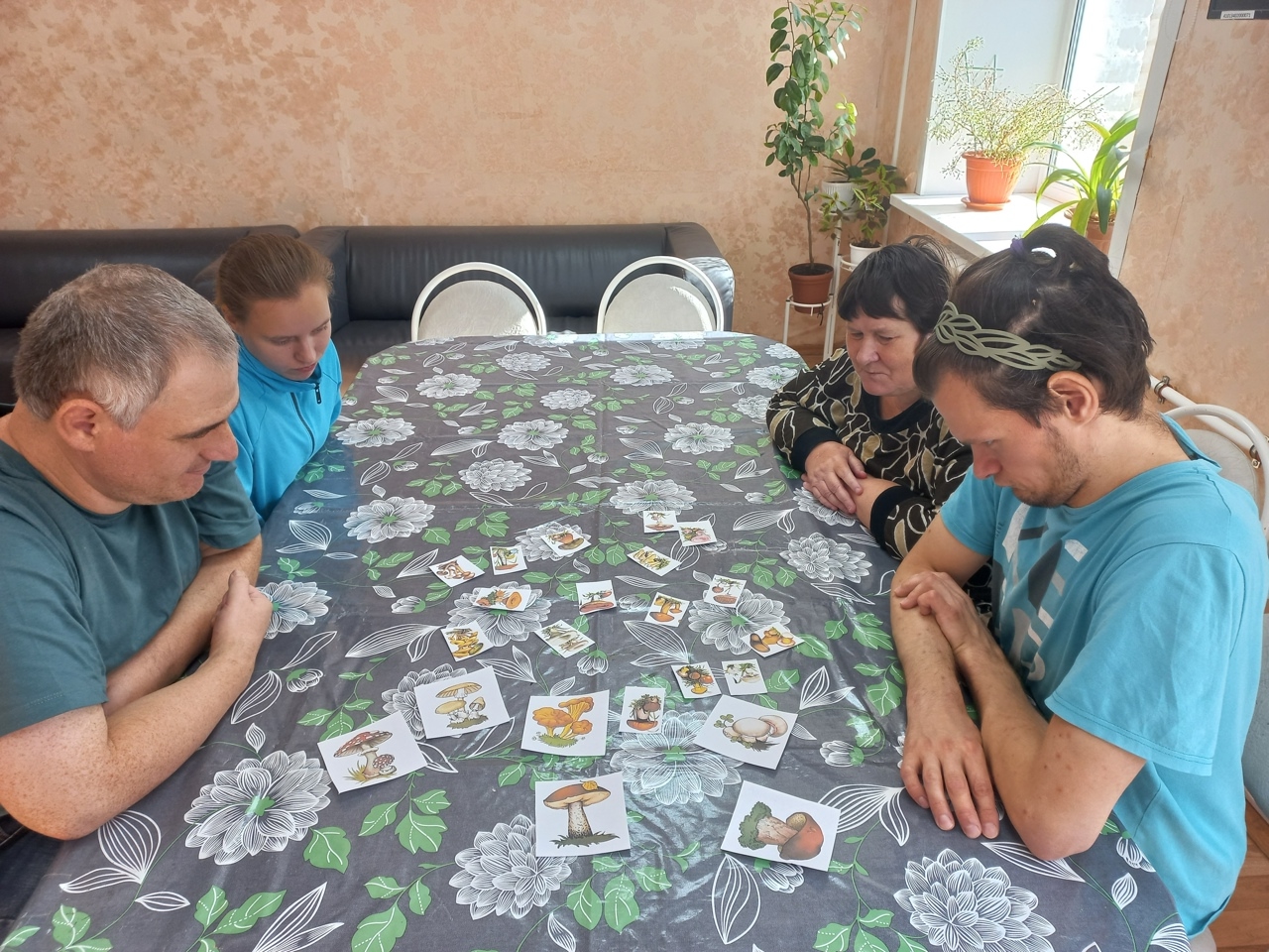  Экологическая игра-путешествие "По тропинкам осеннего леса" прошла для ребят, посещающих реабилитационную смену