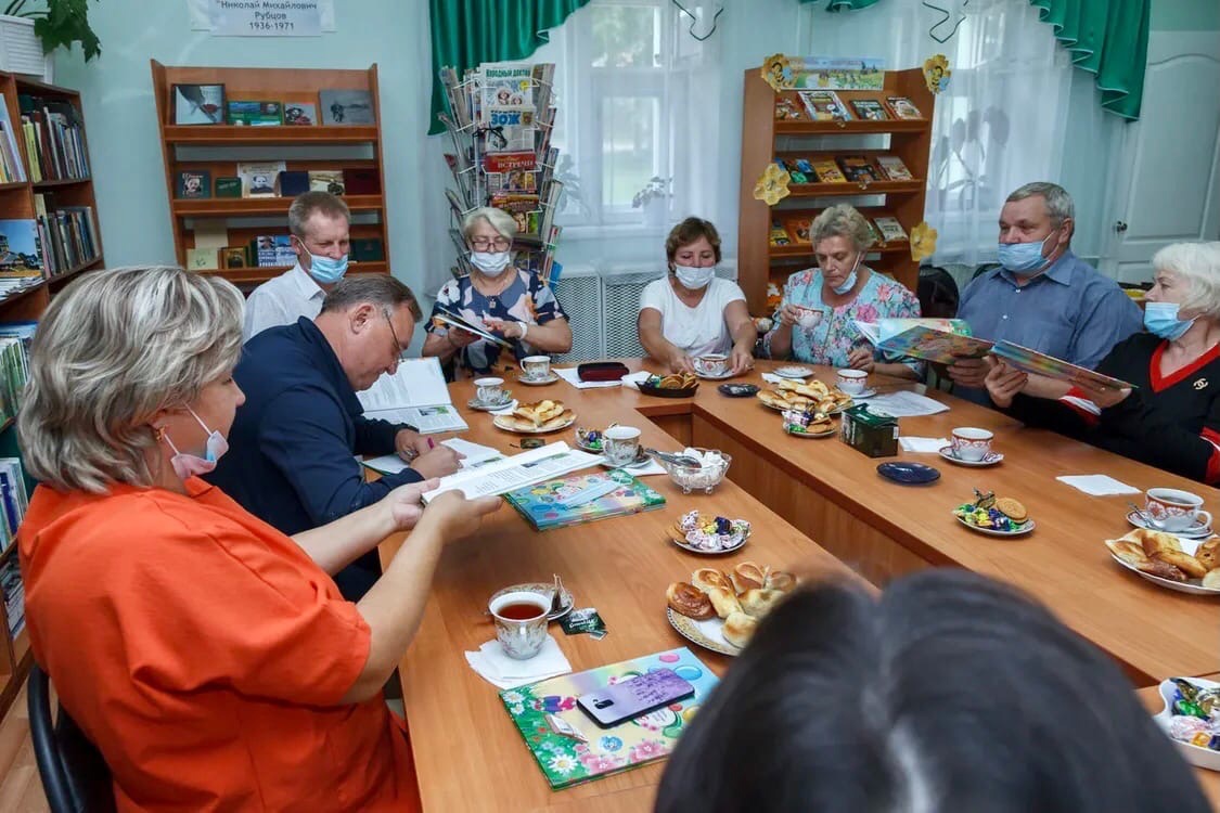 "Серебряные волонтеры"