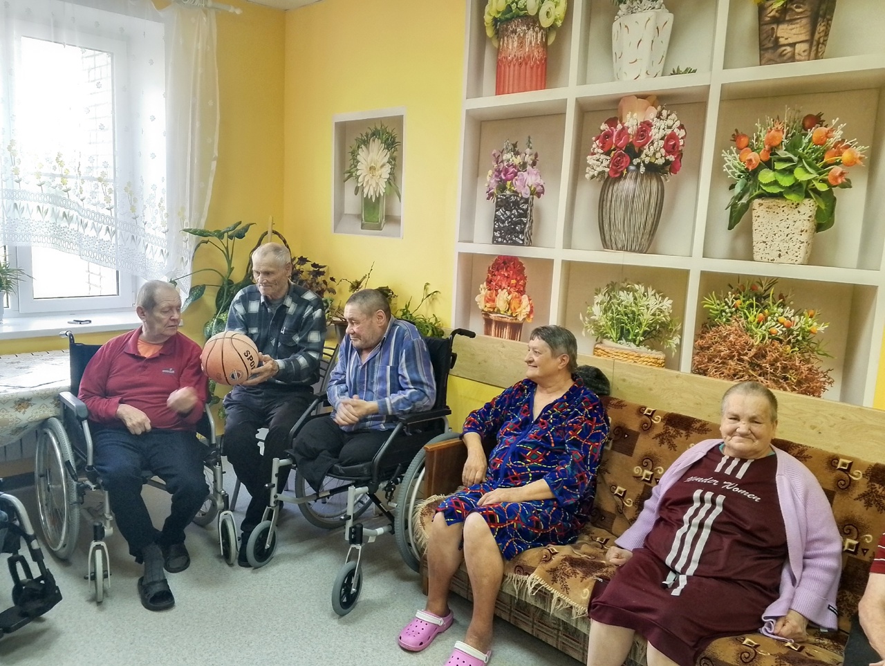 Сегодня в стационарном отделении для граждан пожилого возраста и инвалидов прошла игровая познавательная программа "Будем знакомы"