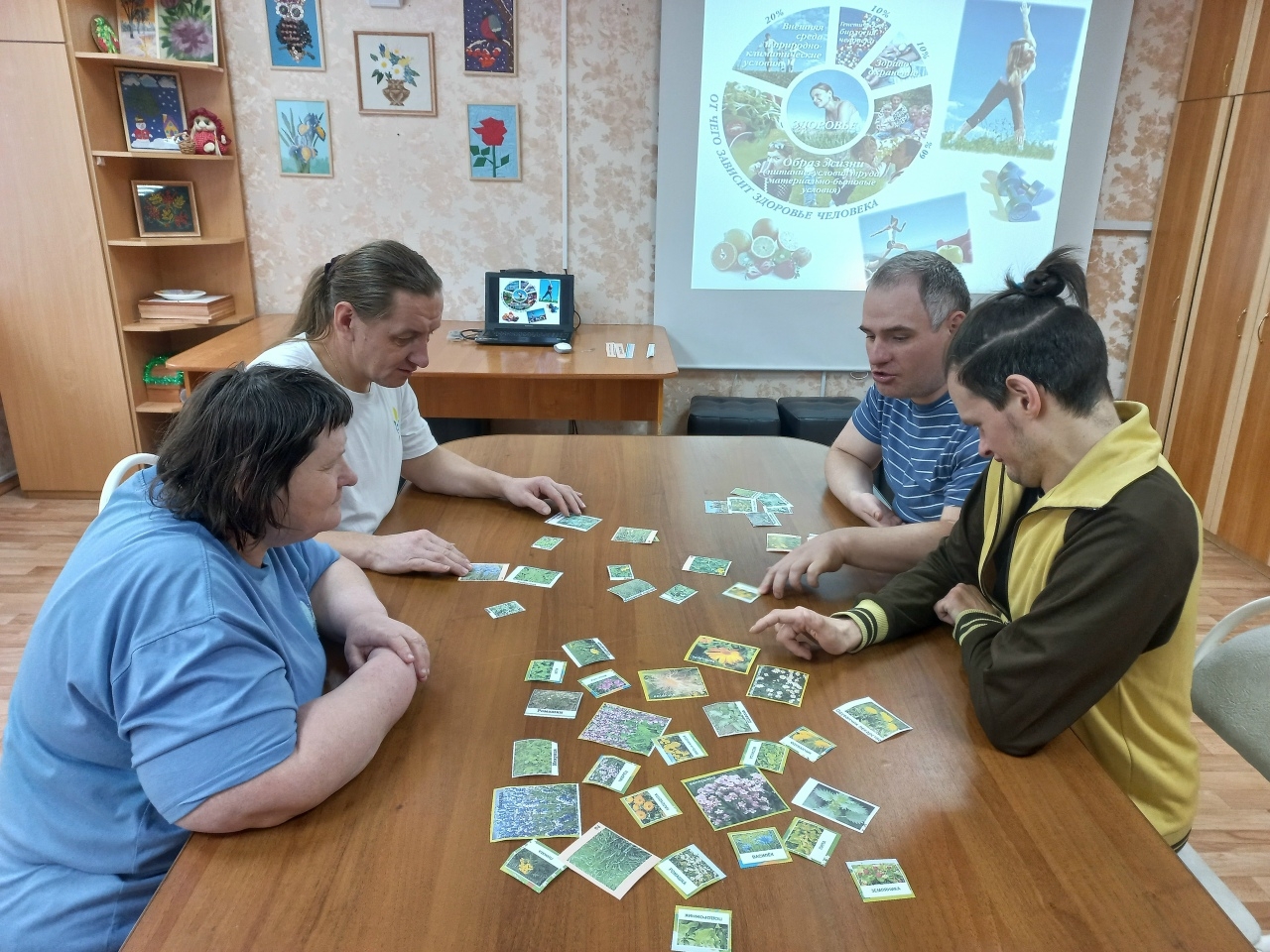 В рамках Всемирного Дня здорового образа жизни в нашем комплексном центре для участников клуба "Равные возможности"была проведена профилактическая беседа "Мы за здоровый образ жизни".