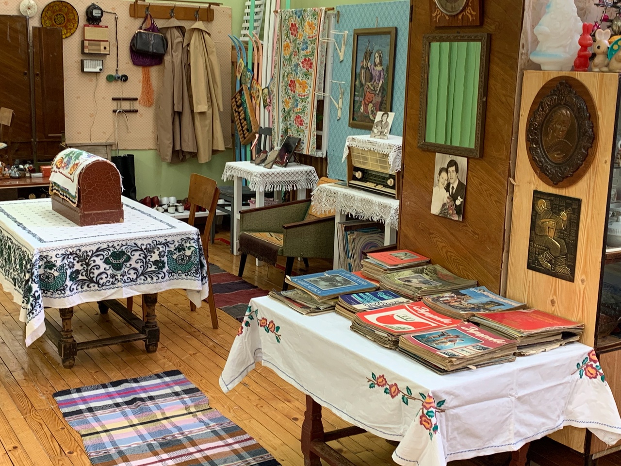 В стационарном отделении для получателей социальных услуг открылась выставка «Назад в СССР»