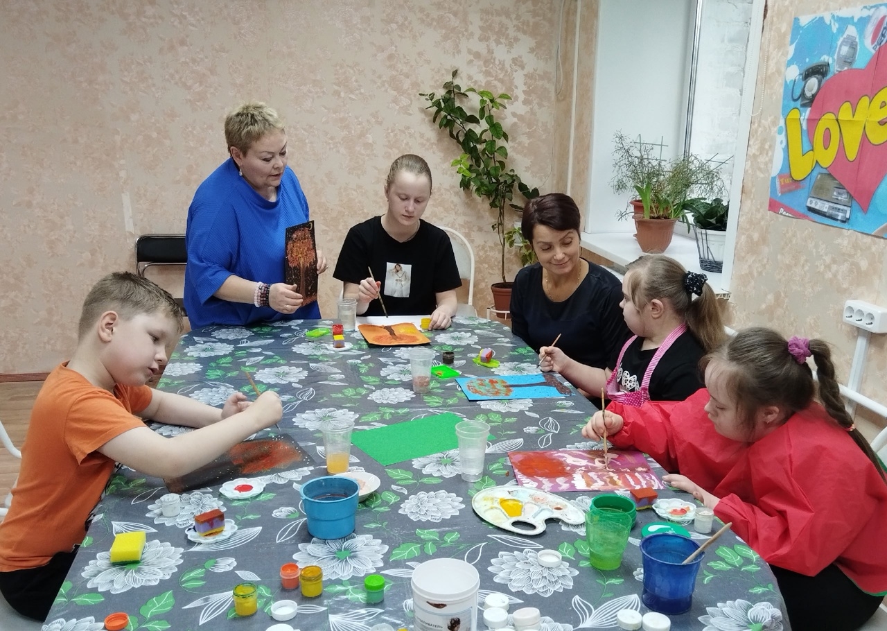 Все дети любят рисовать! Под таким девизом прошло занятие по изотерапии в группе кратковременного пребывания.