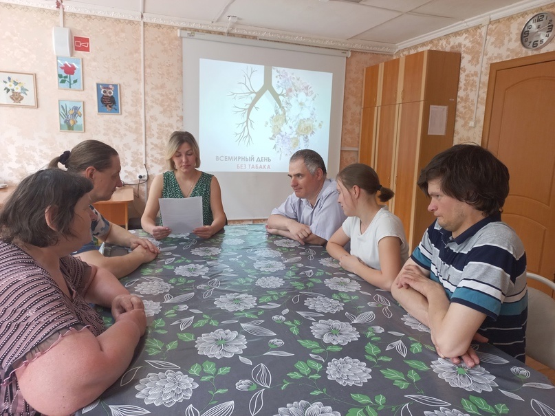  Сегодня в комплексном центре социального обслуживания для получателей социальных услуг была проведена содержательная и поучительная беседа о вреде курения, приуроченная ко Всемирному Дню отказа от табака.